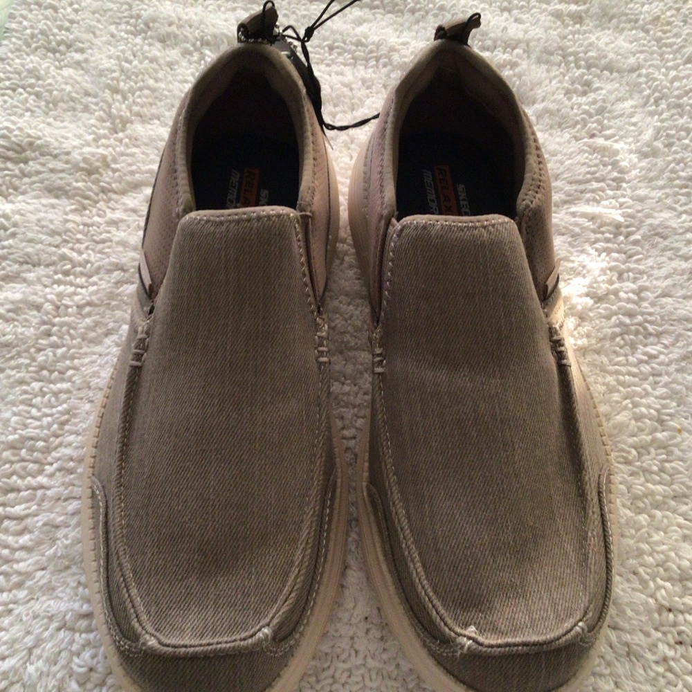 Men’s Skechers tan size 9